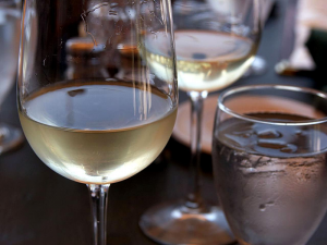 glass-of-white-wine