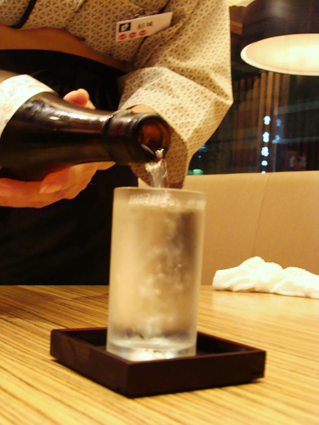 sake pouring